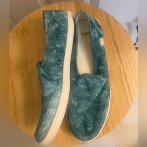 Sanuk green tie dye slip on shoes